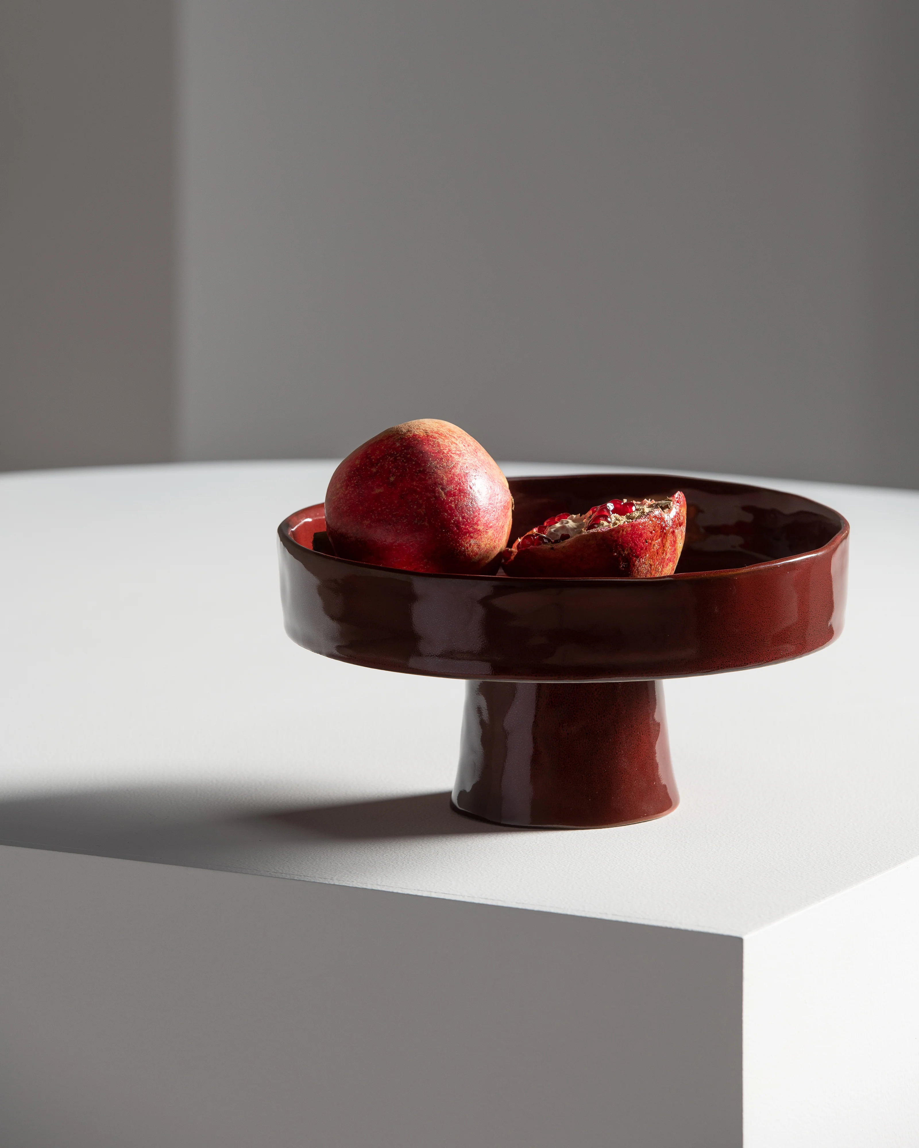 SERAX DUBOKI TANJUR NA NOZI EBONY LA MERE